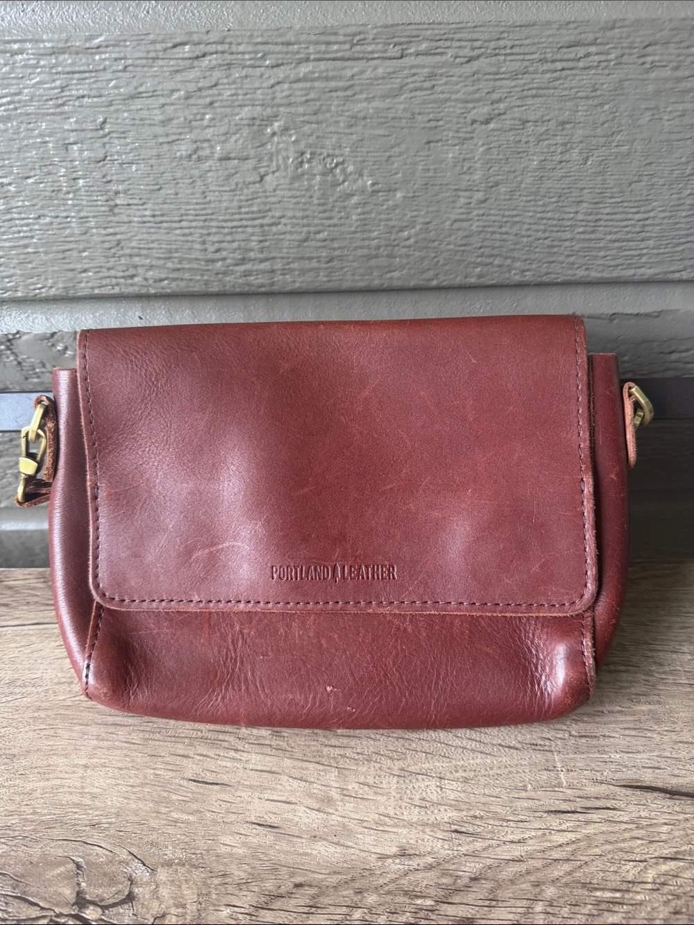 Portland Leather Women’s Rust Brown Leather Crossbody - Picture 2 of 9